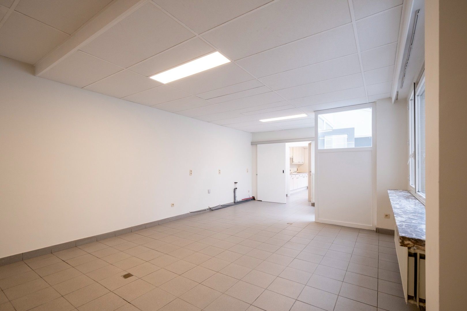 Handelspand met appartement in centrum Zwijndrecht foto 3
