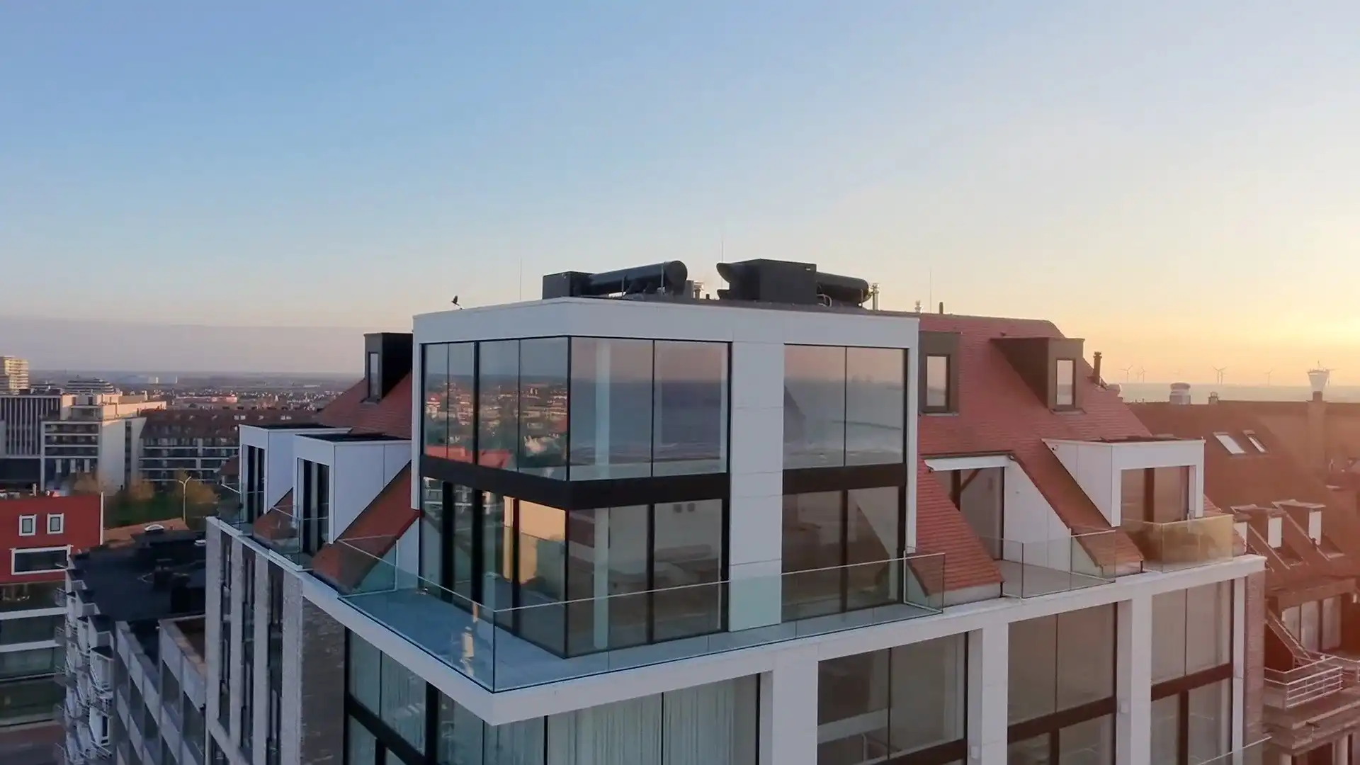Exclusieve hoekduplex van 427 m² met frontaal zeezicht foto {{pictureIndex}}