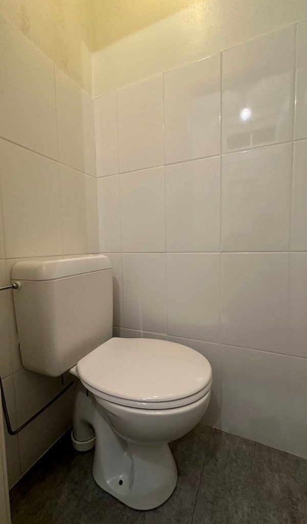 Ingedeeld en lichtrijk kantoor te huur in hartje Gent foto 11