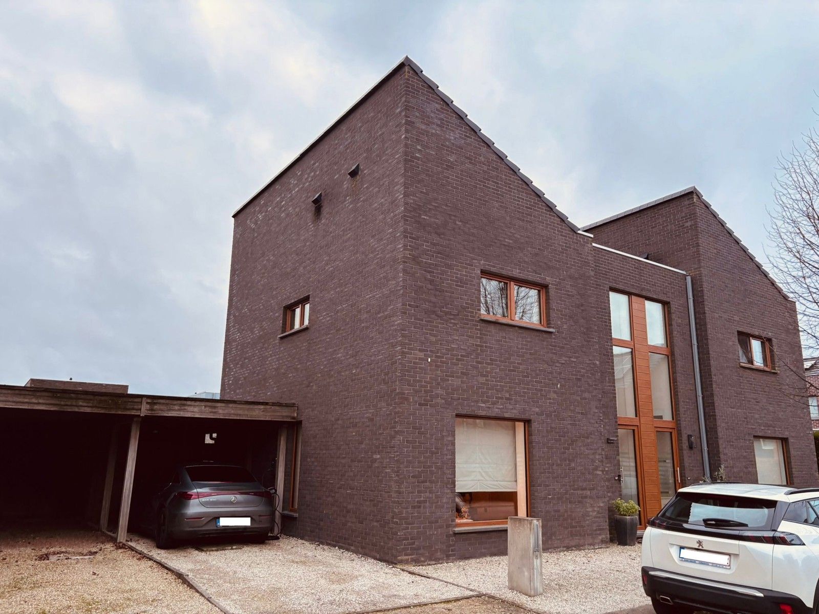 Instapklare energiezuinige woning met Zuidgerichte tuin foto {{pictureIndex}}