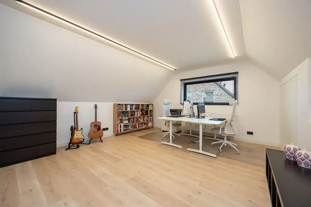 Moderne architecturale woning in een doodlopend straatje foto 17