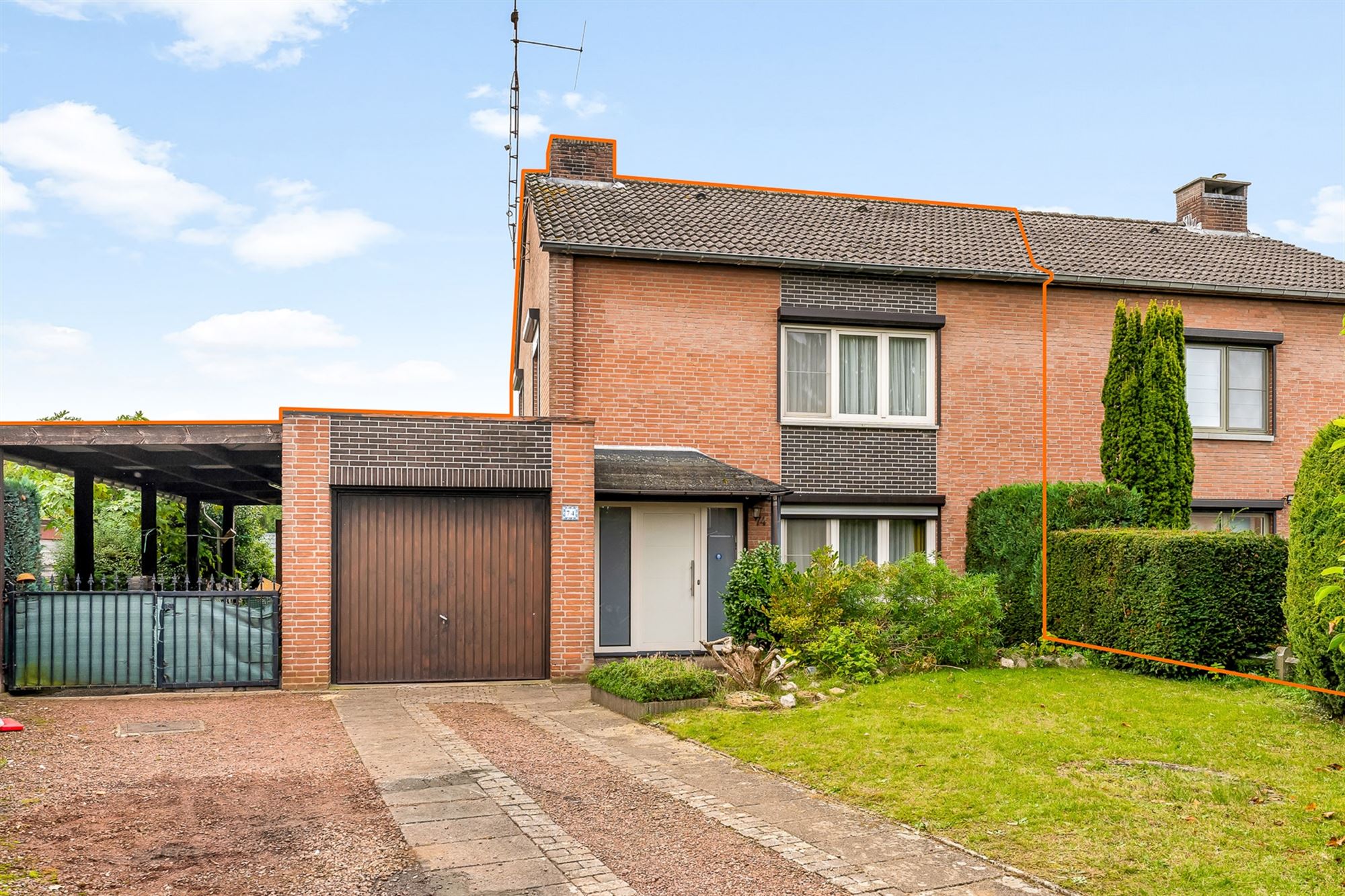 OP TE FRISSEN WONING MET 3 SLAAPKAMERS UITERST GUNSTIG GELEGEN OP EEN PERCEEL VAN 8ARE TE TESSENDERLO foto {{pictureIndex}}