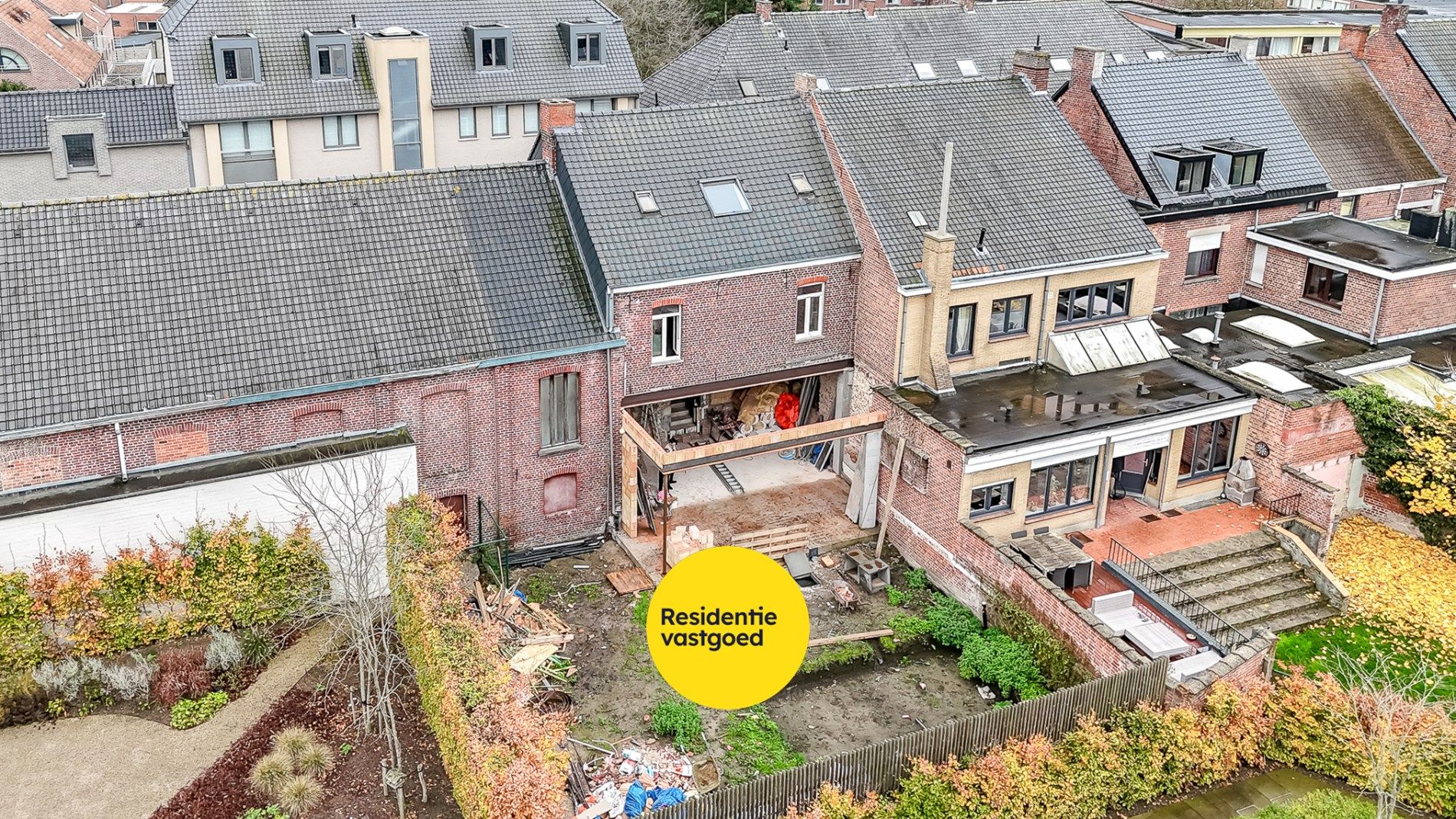 Ruime woning met bergen aan potentieel! foto 15
