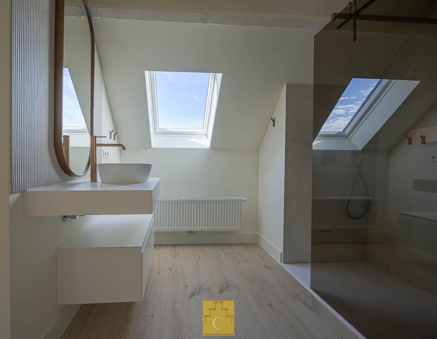 Zeer ruime en stijlvolle driegevelvilla met 3 a 4 slaapkamers, ruime garage van bijna 60m2, zonnepanelen en verzorgde tuin foto 25