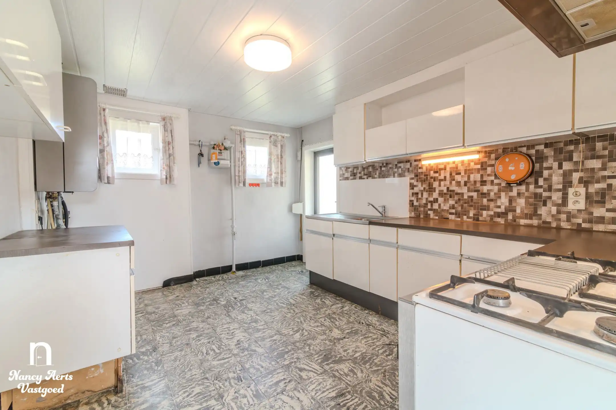 Charmante gezinswoning met mogelijkheden op royaal perceel foto 9