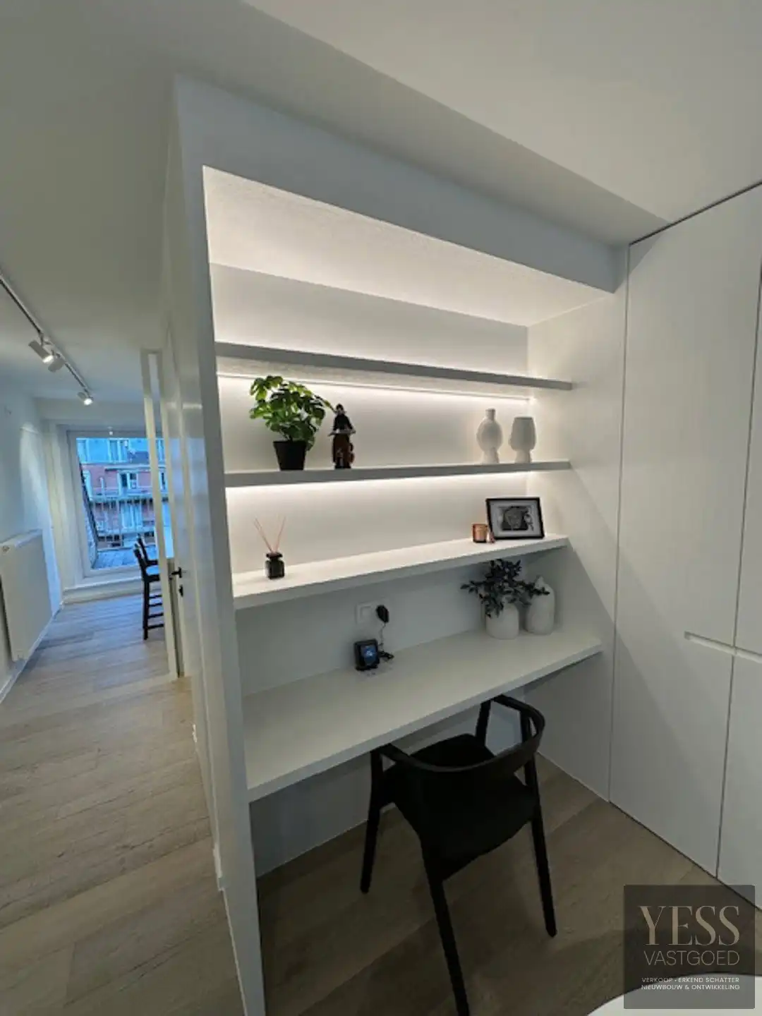 Stijlvol gerenoveerd appartement op een zucht van de zee! foto 9