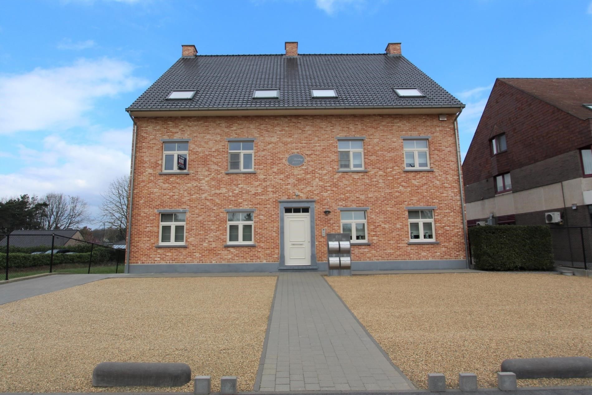 DUPLEX APP te Bekkevoort : 3 slpks, terras, 2 stpls foto {{pictureIndex}}