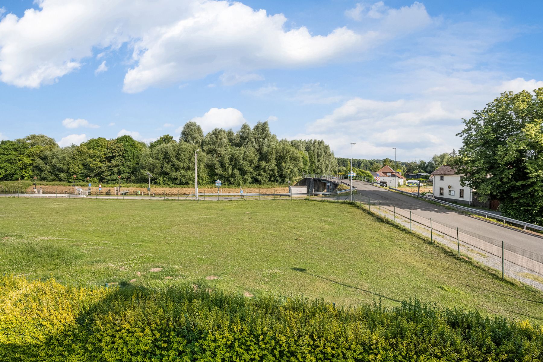 Appartementsgebouw met 2 entiteiten en terrassen foto 25