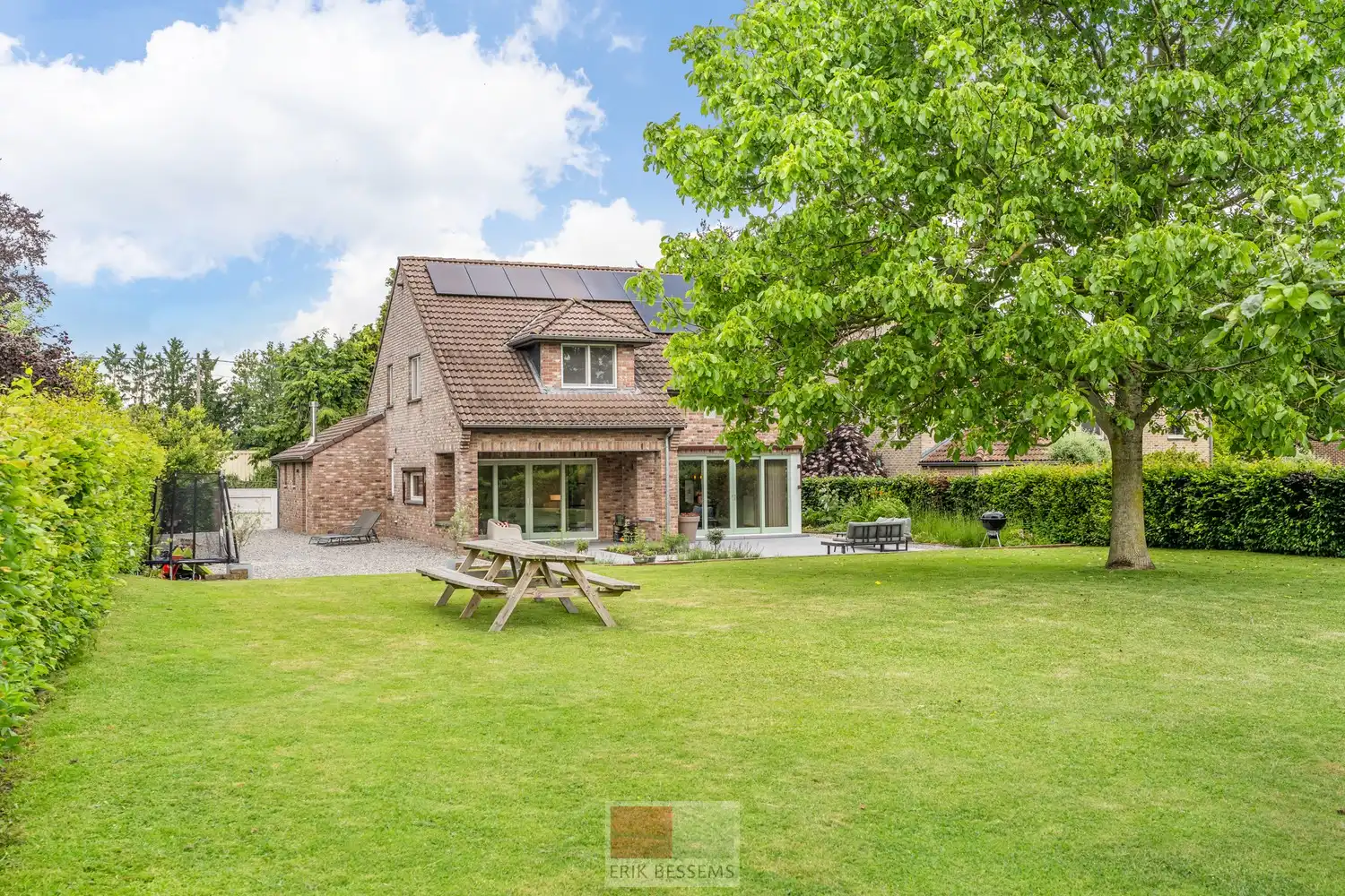 Instapklare gezellige vrijstaande woning met een woonopp. van circa 185 m2 op een perceel van 17a53ca foto 40