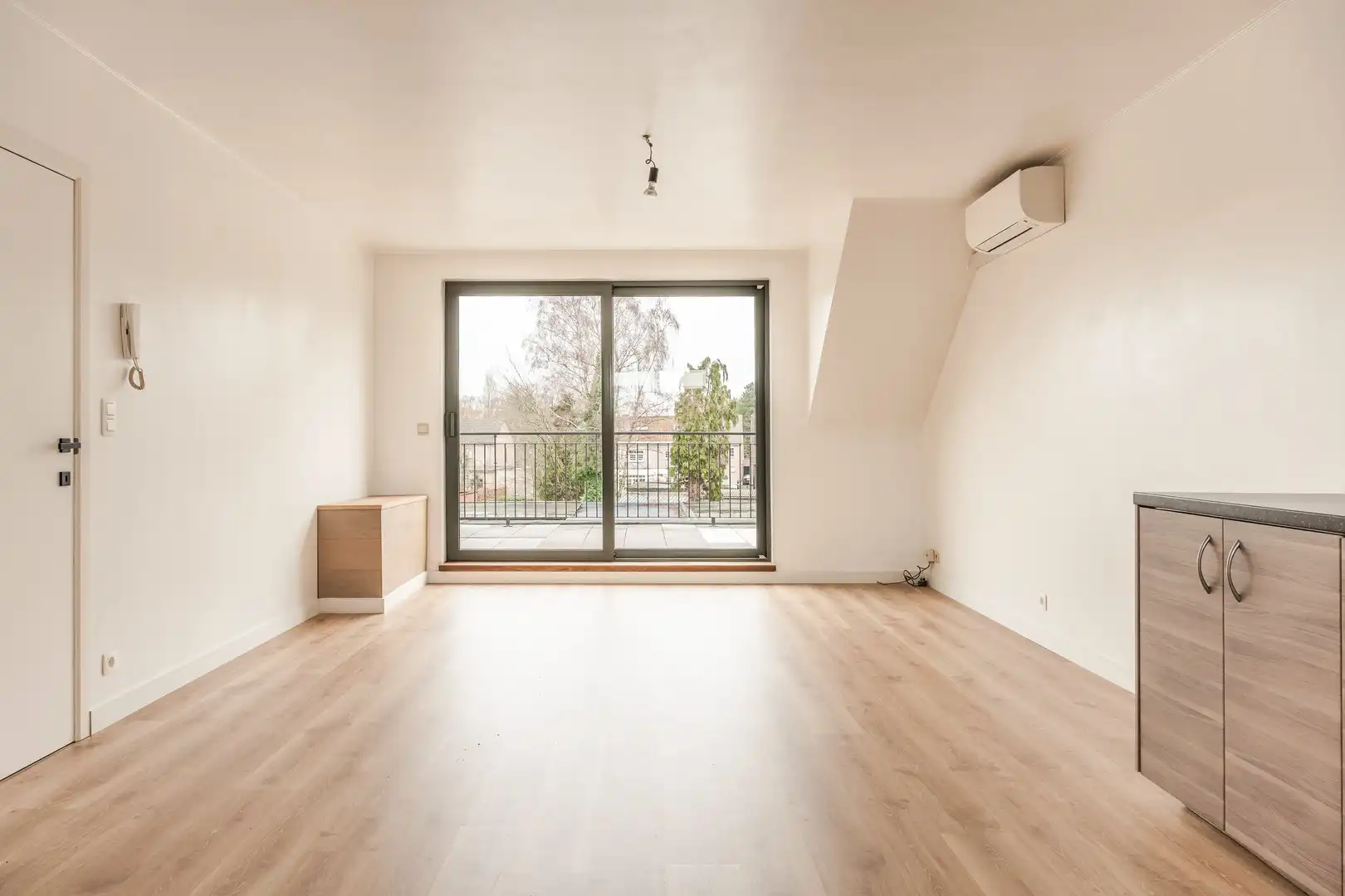 Instapklaar appartement met ruime zonneterras! foto 2