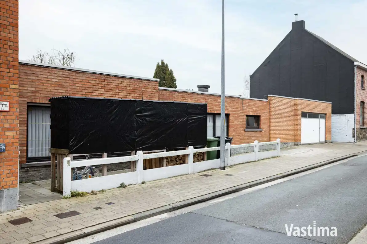Uniek pand bestaande uit 2 woongelegenheden, garage en buitenruimte foto 3