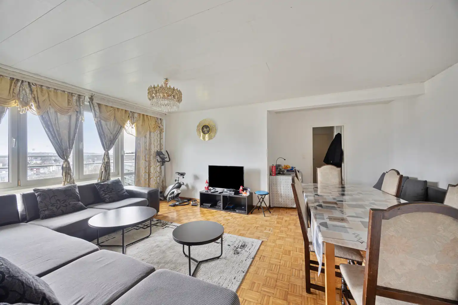 2 slaapkamer appartement met lift en privékelder foto {{pictureIndex}}