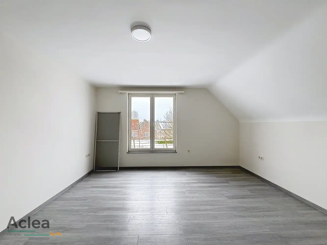 Comfortabele woning met ruime loods foto 15