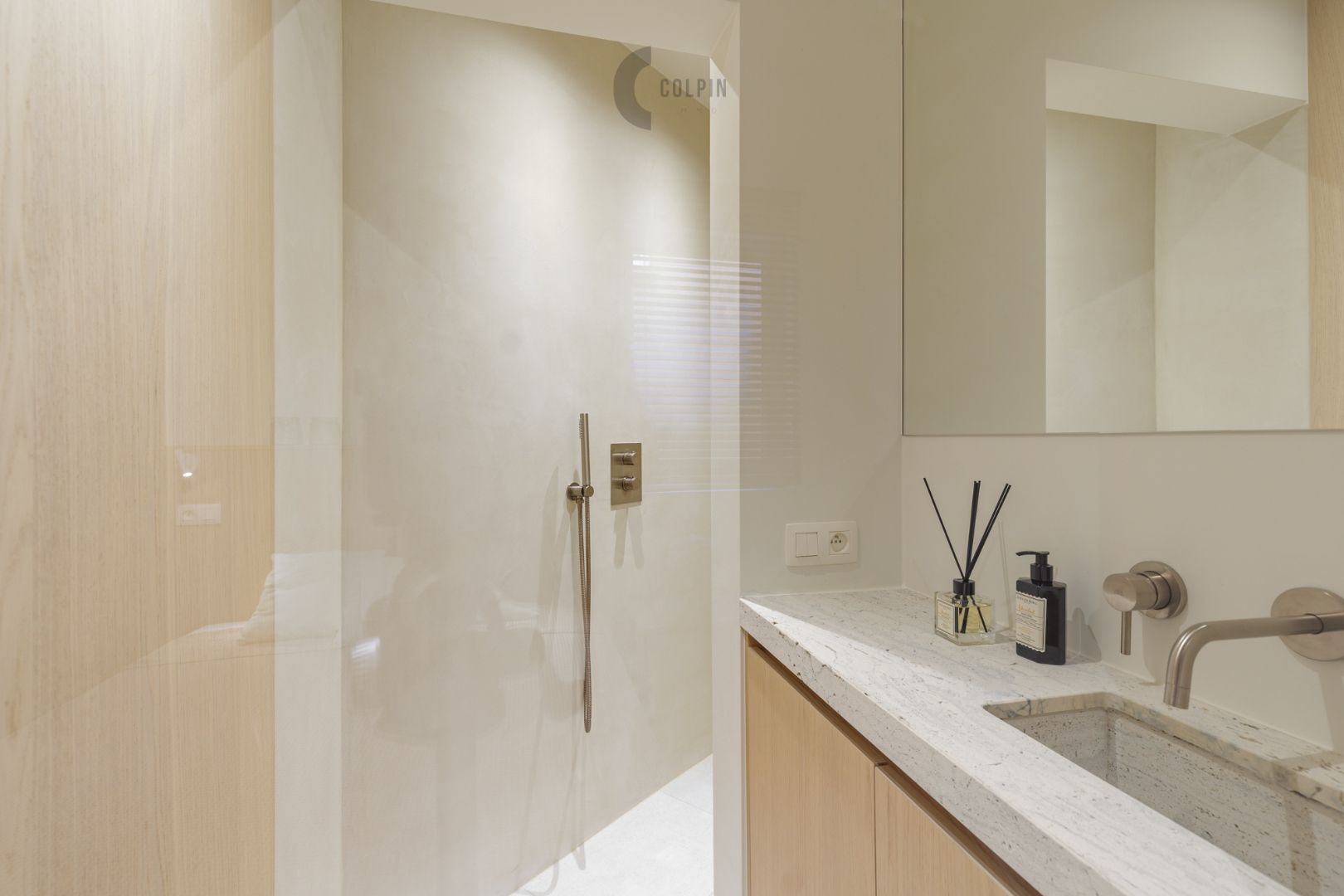 Stijlvol gerenoveerd 3slk- appartement met frontaal zeezicht foto 15