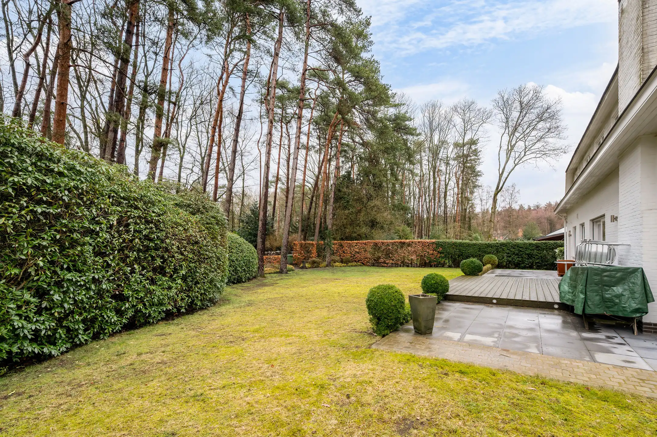 Statige villa gelegen op een prachtig perceel van ca. 1816m² in een rustige, groene residentiële omgeving.  foto 10