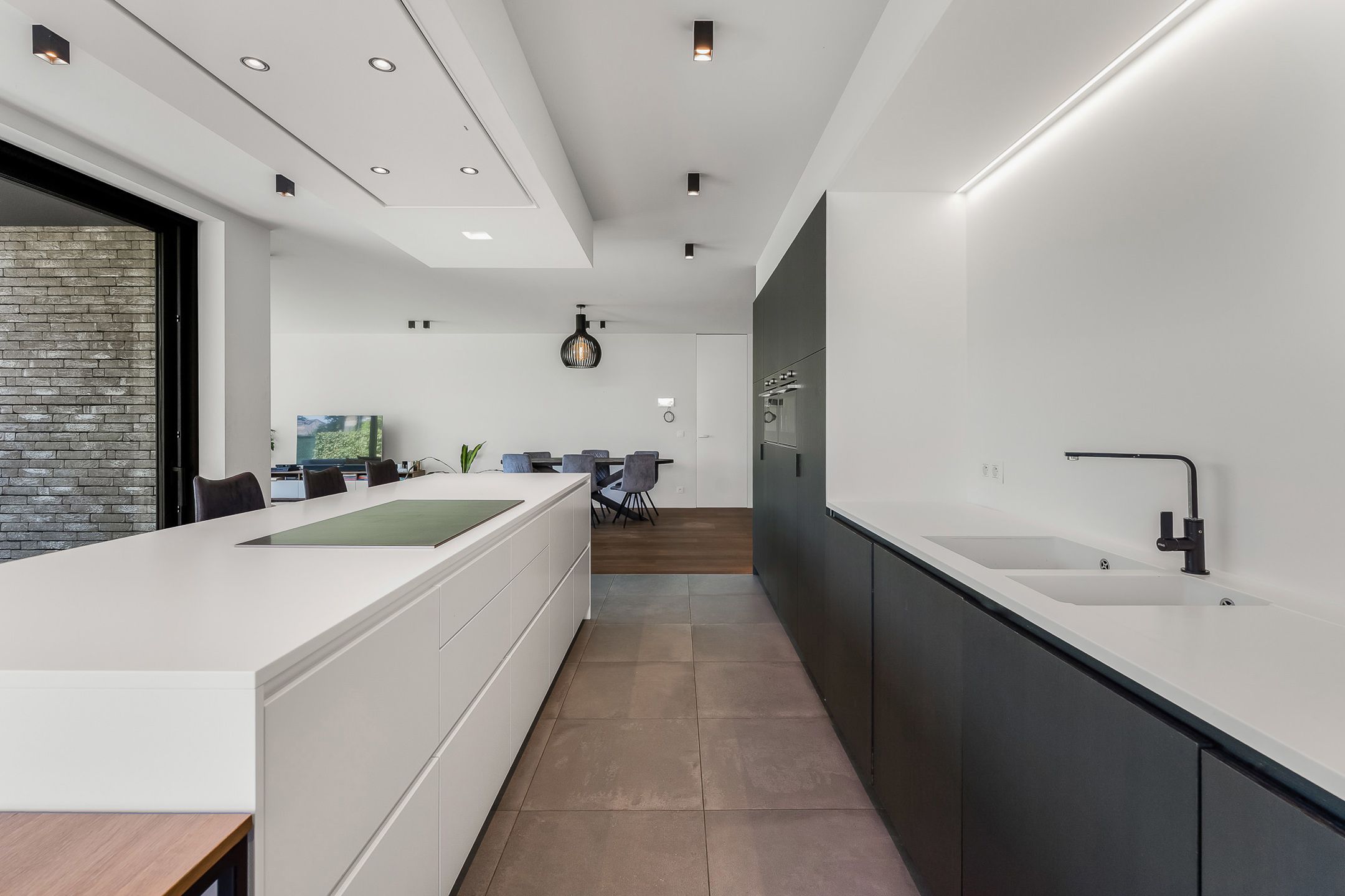 Strakke architectuur en moderne luxe in Diepenbeek foto 9