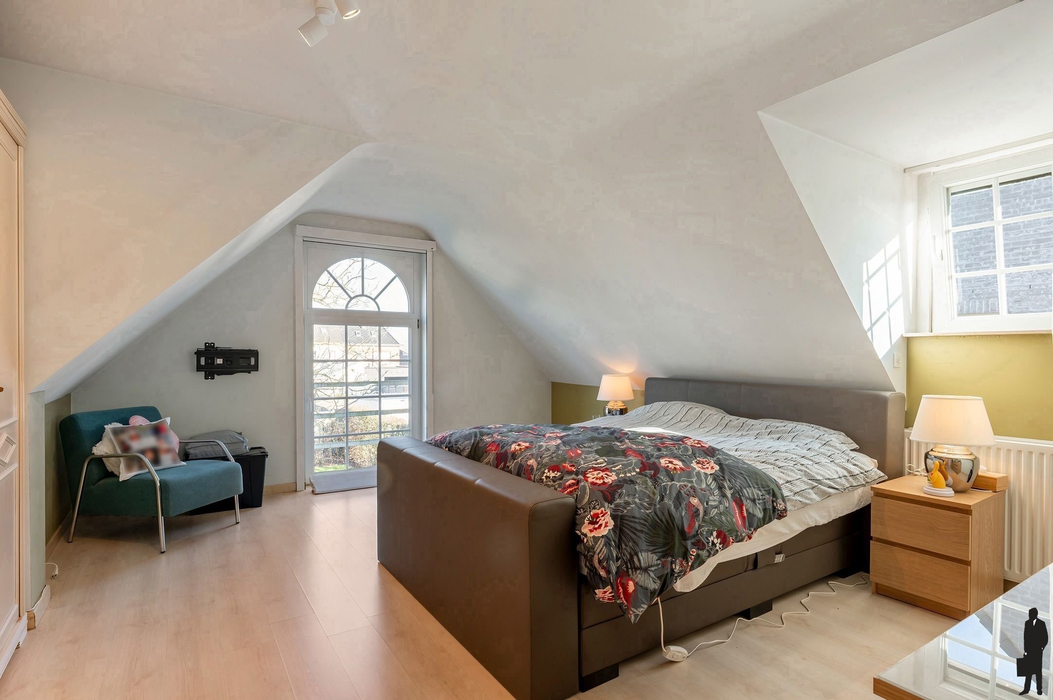 Ruime woning (ca. 225m²) met 3 grote slk’s, garage en mooie tuin op 726m² foto 15