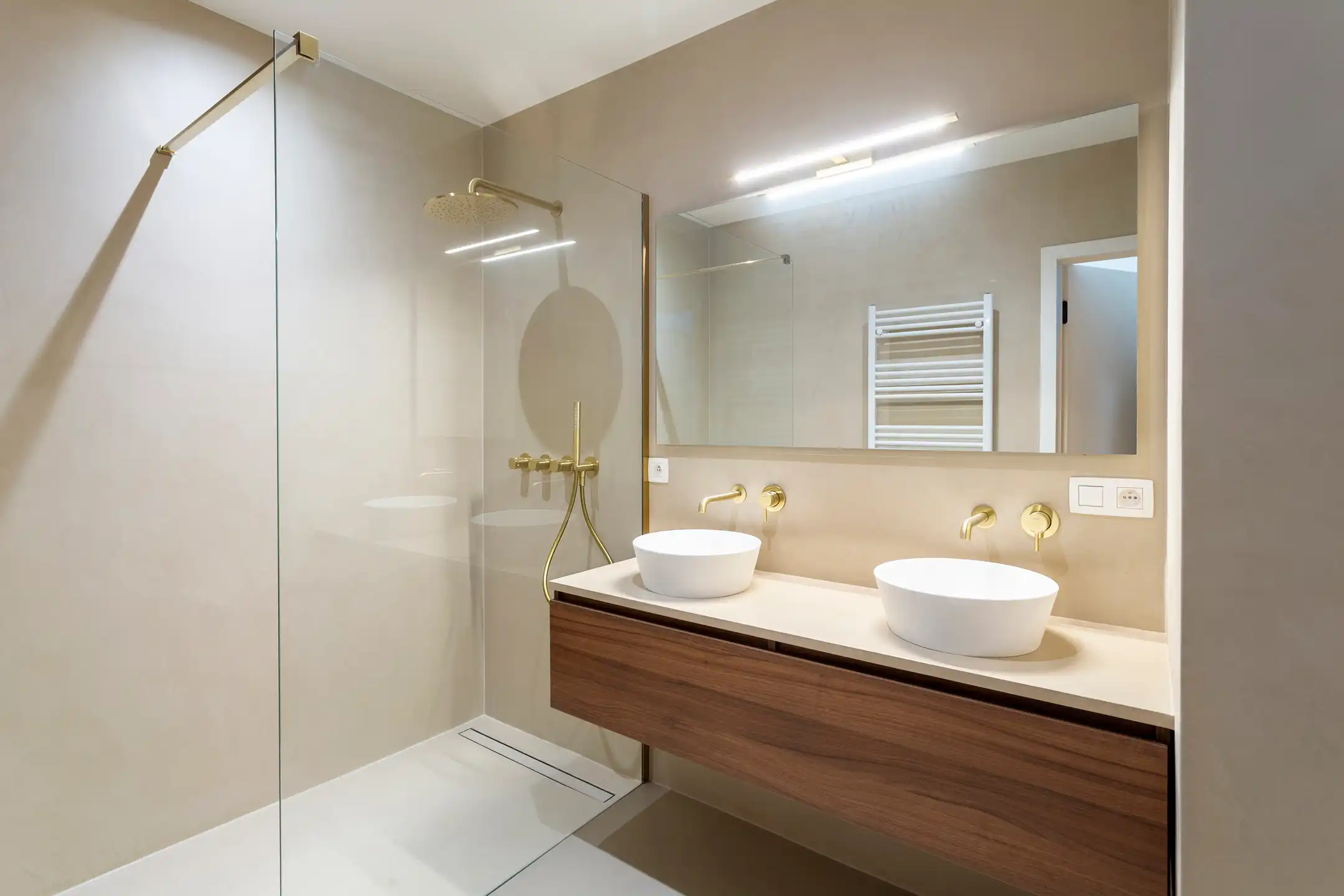 Prachtig gerenoveerd 2 slpk app met aangename tuin foto 8