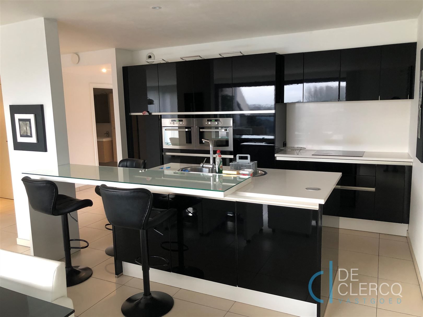 Zeer ruim appartement met garage TE HUUR in het centrum van Lochristi! foto 3