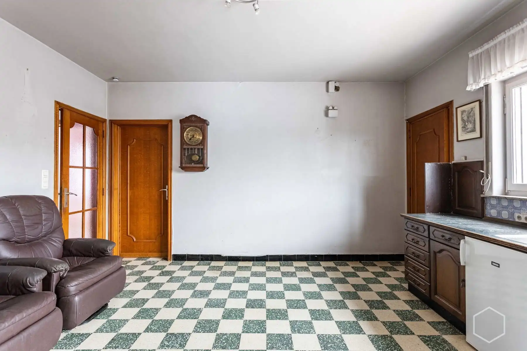 Te renoveren open bebouwing op 12a 59ca met garage van 290m² foto 6