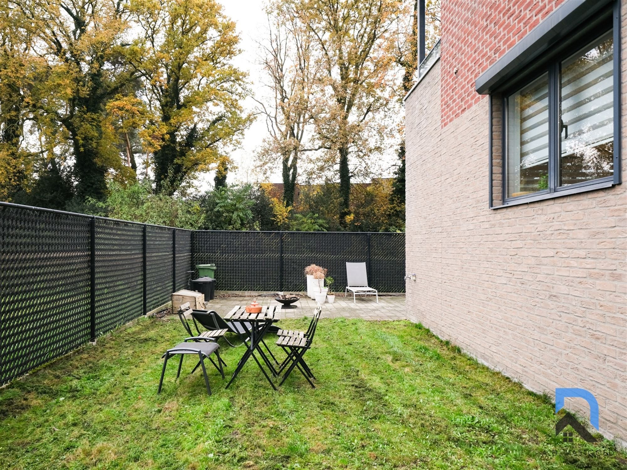 Gelijkvloers appartement met privé tuin en terras. foto 17