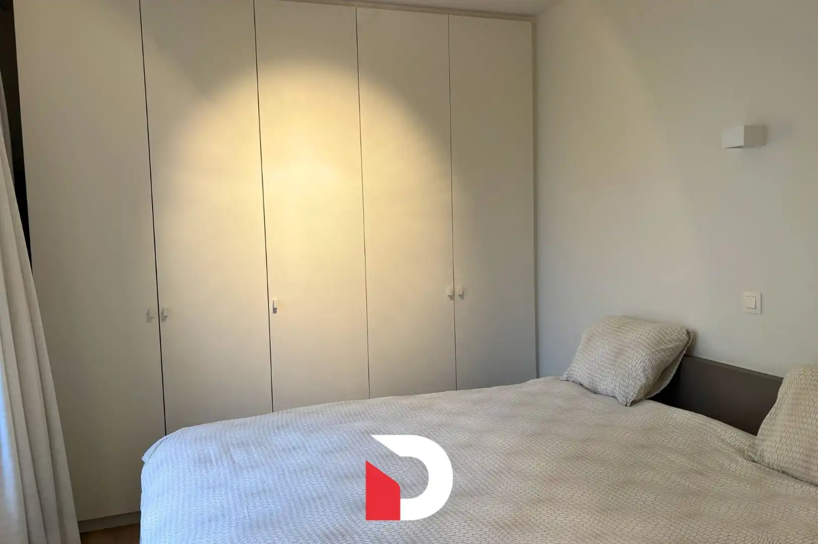 Uniek GEMEUBELD appartement met 2 slaapkamers en ruim terras foto 15