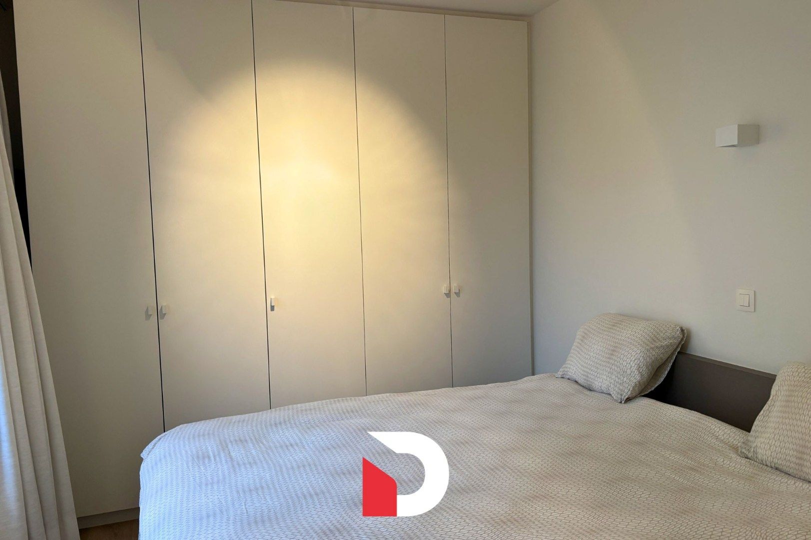 Uniek GEMEUBELD appartement met 2 slaapkamers en ruim terras foto 15