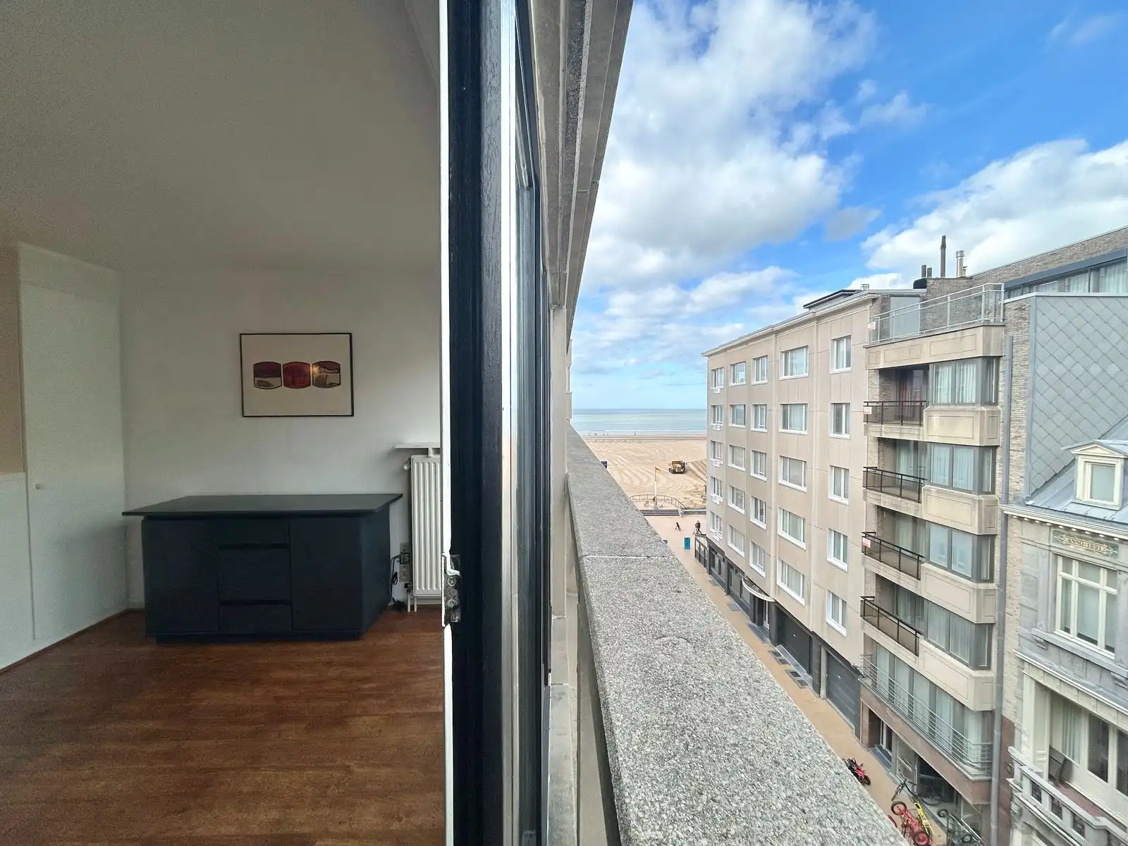 Uiterst verzorgde studio met lateraal zeezicht in hartje centrum foto 4