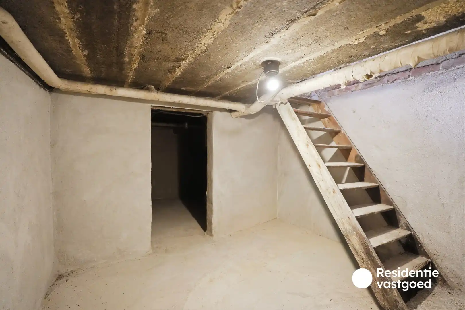 Ruime gezinswoning met grote tuin in kindvriendelijke buurt foto 14