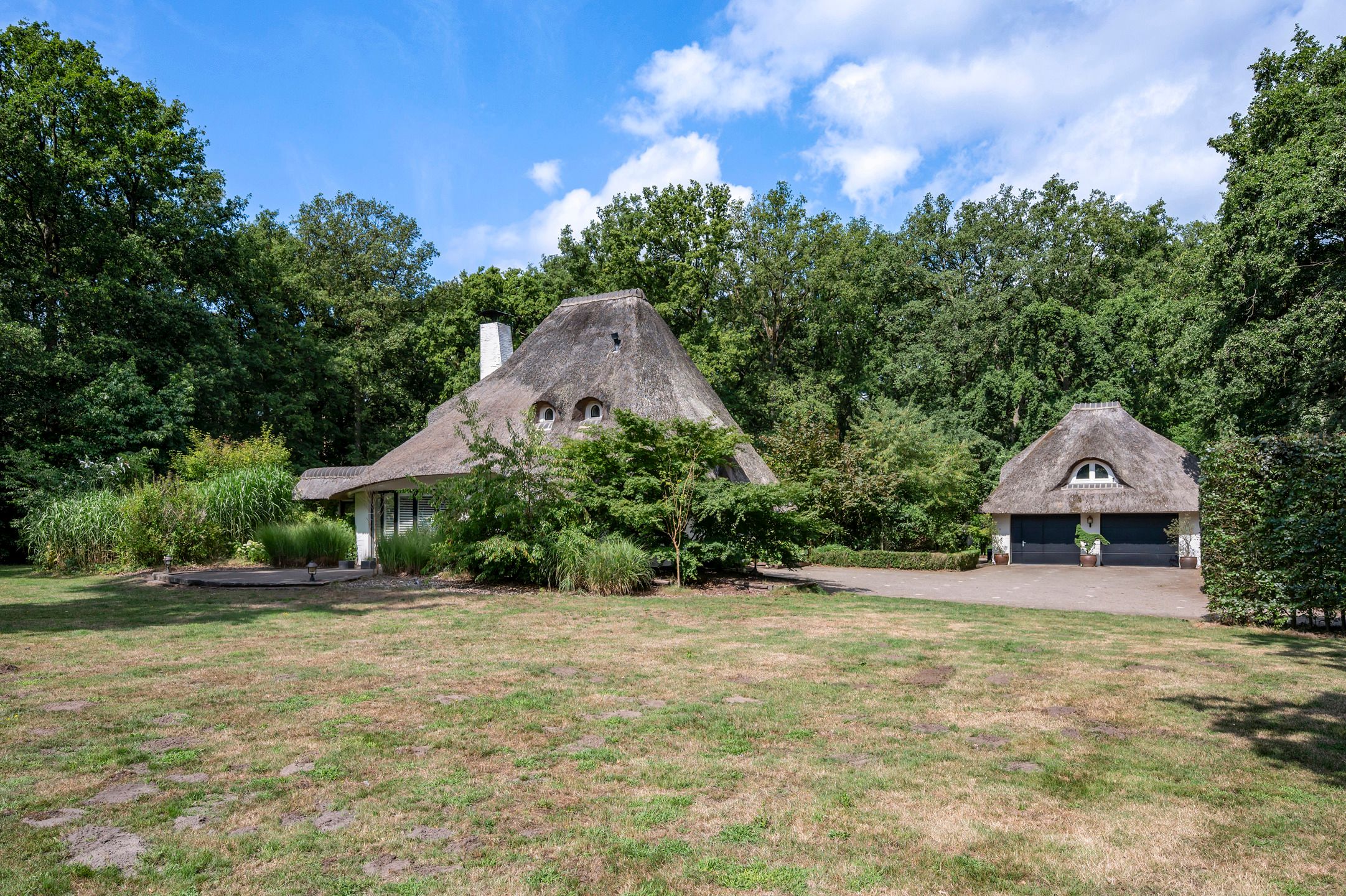 Charmante rietgedekte villa foto 47