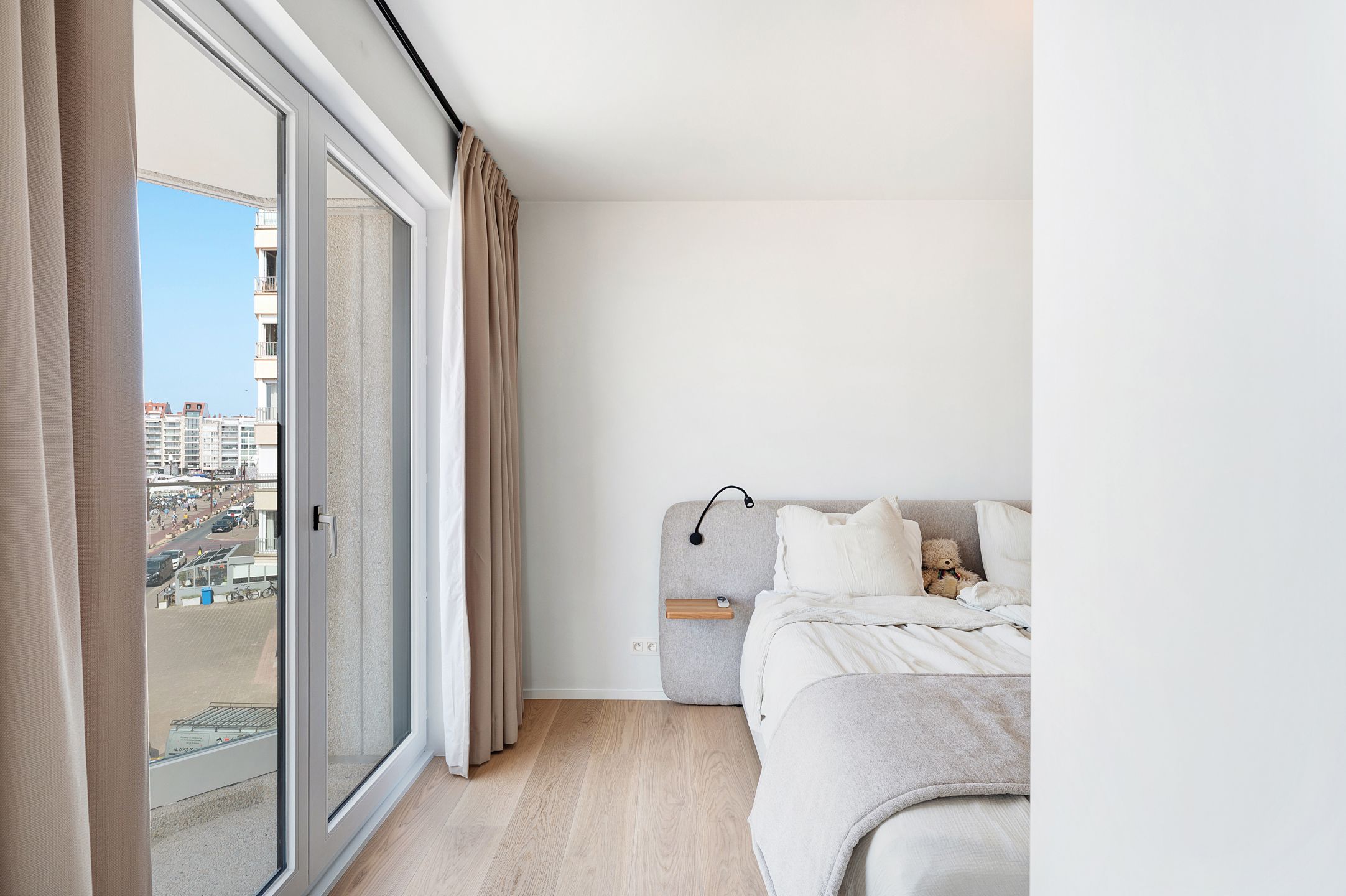 Instapklaar appartement op de Zeedijk in een mooi hoekgebouw foto 25