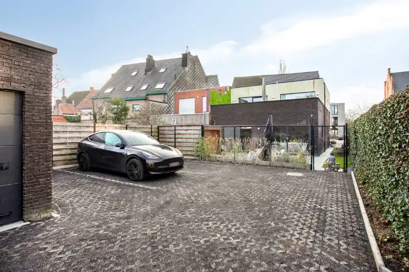 Ruim gelijkvloers appartement (2 slpk) met terras en tuin! foto 9