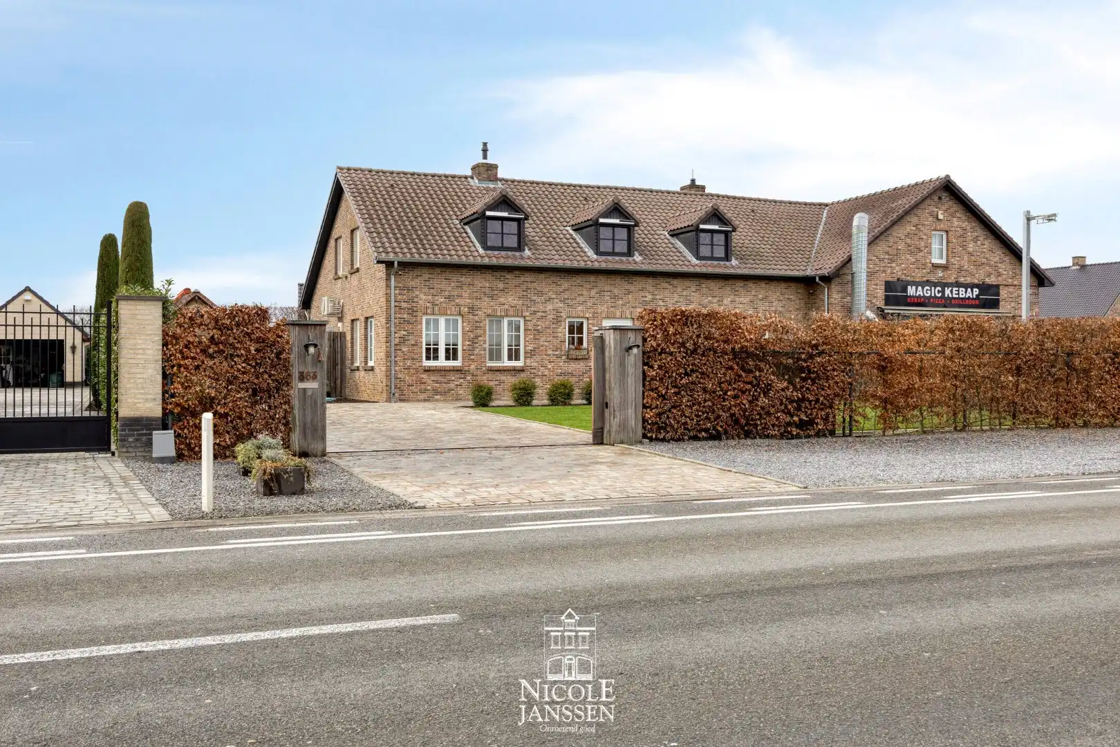 Ruime gezinswoning foto 44