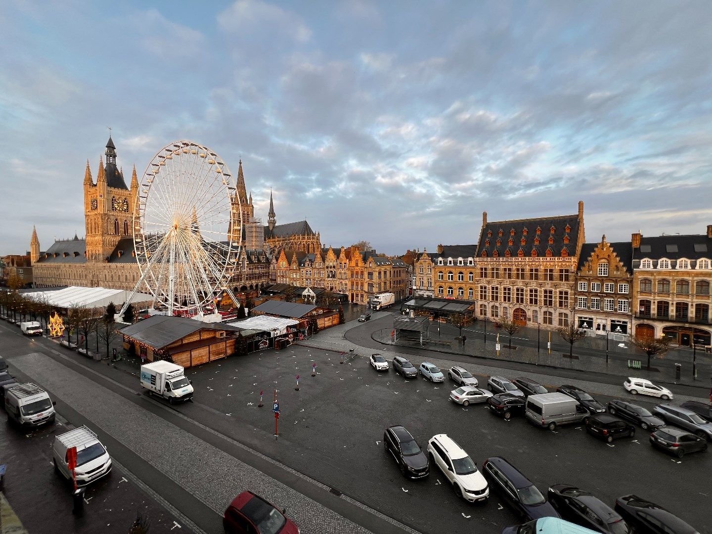 DUPLEX APPARTEMENT MET 3 SLAAPKAMERS OP DE GROTE MARKT VAN IEPER foto 13