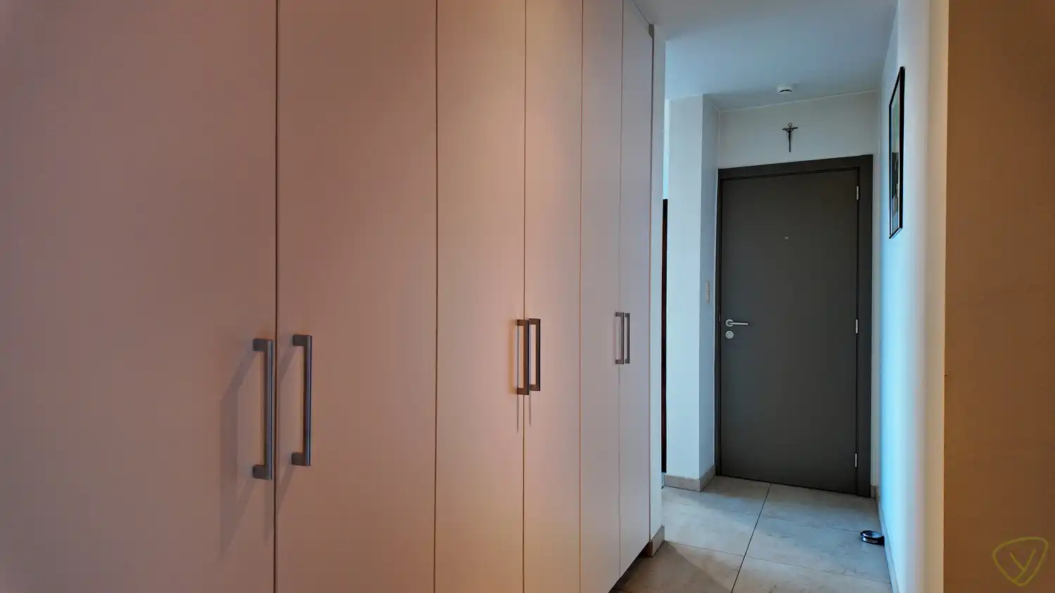 Lichtrijk appartement met panoramisch uitzicht op de Markt van Eeklo! foto 2