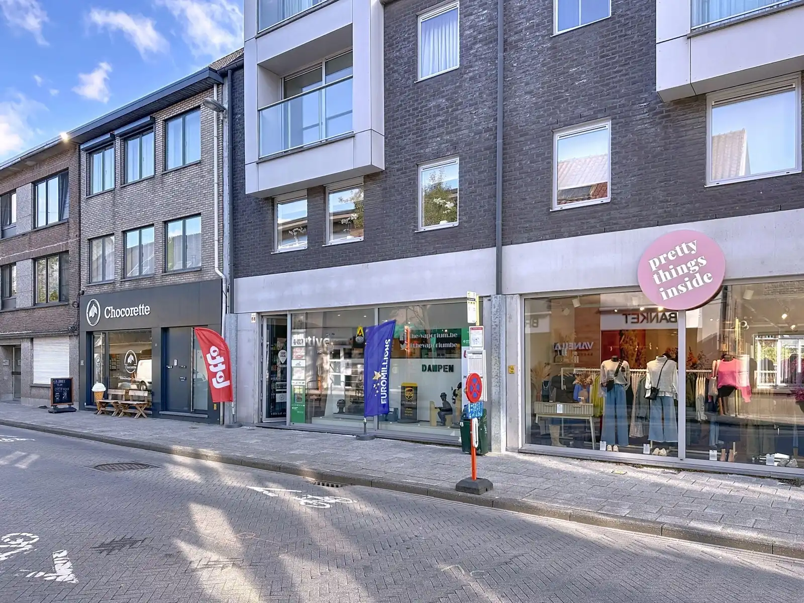 Handelsruimte te koop in centrum Aartselaar – met ruime vitrine en A-label EPC foto 3
