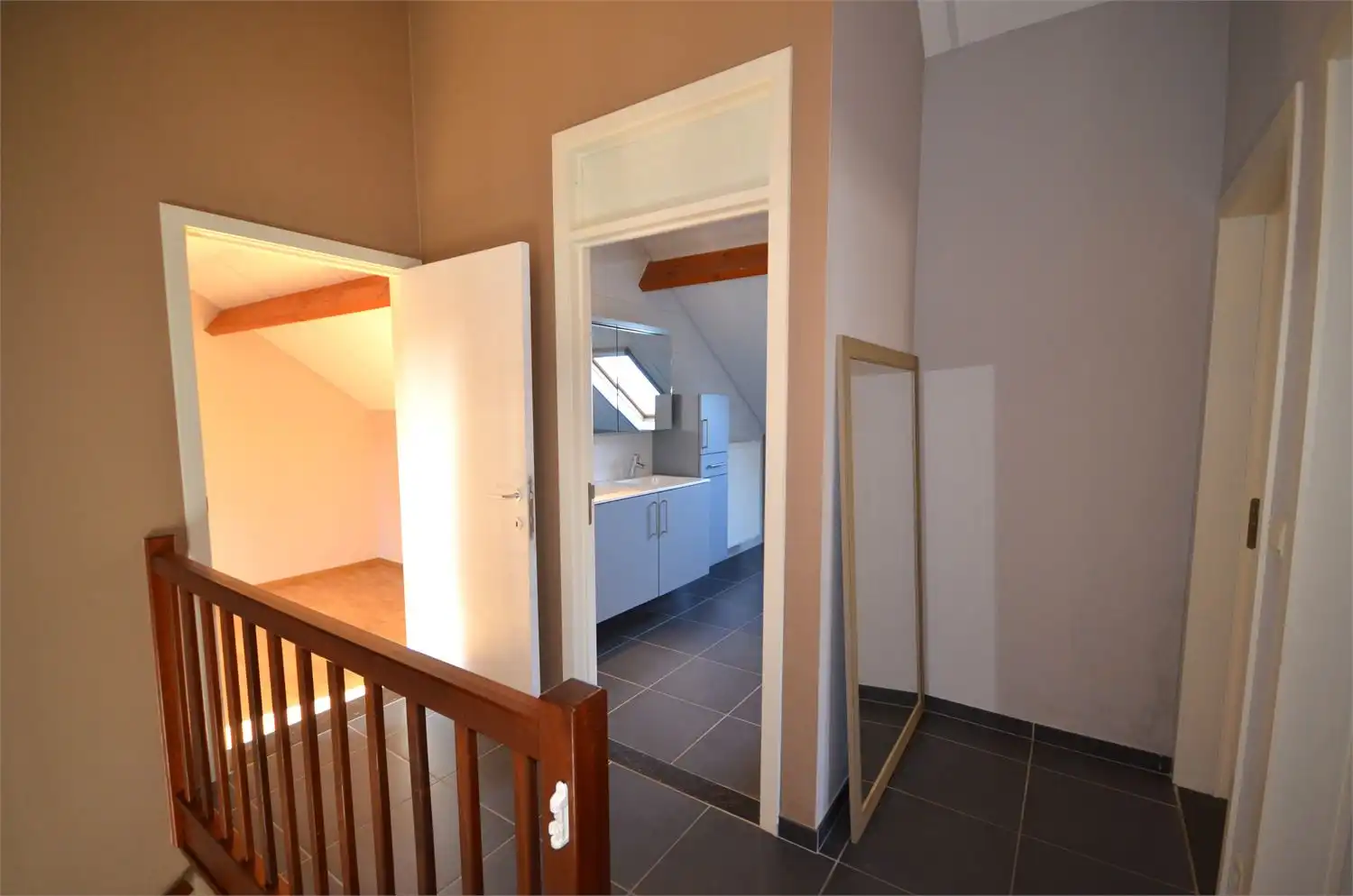 !! GELIEVE U PER MAIL AAN TE MELDEN!! INSTAPKLARE WONING MET EEN KNAPPE LEEFRUIMTE, KEUKEN, EEN  WASPLAATS/BERGING, INPANDINGE GARAGE, 3 RUIME SLAAPKAMERS EEN FIJNE BADKAMER, EEN KNAPPE PRIVATE TUIN MET FIJNE OVERDEKTE ZITPLAATS EN RUIME TUINBERGING IN HET CENTRUM VAN KAULILLE! foto 5