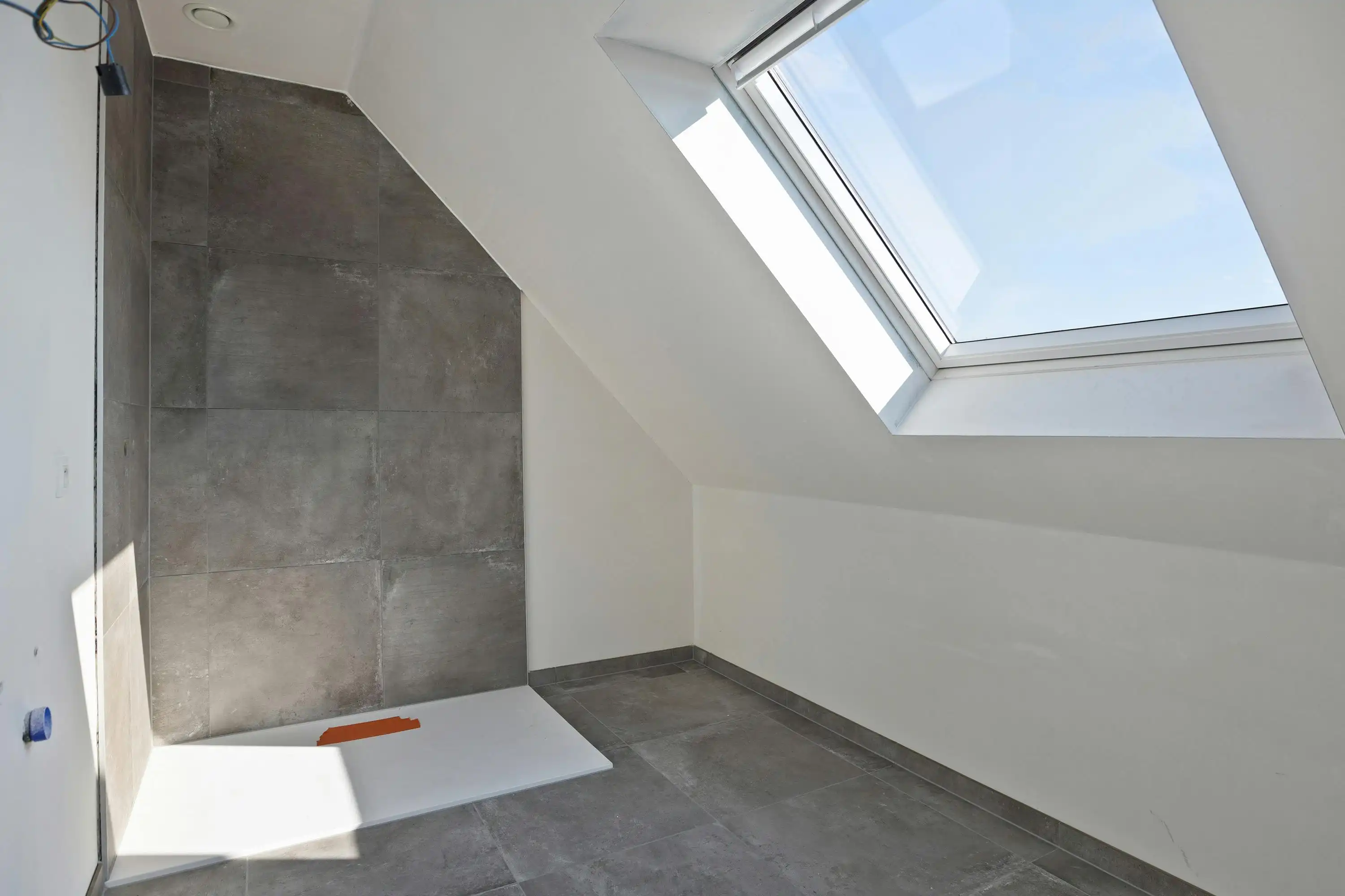 Ruim appartement te koop in Ieper met twee kamers en terras foto 17