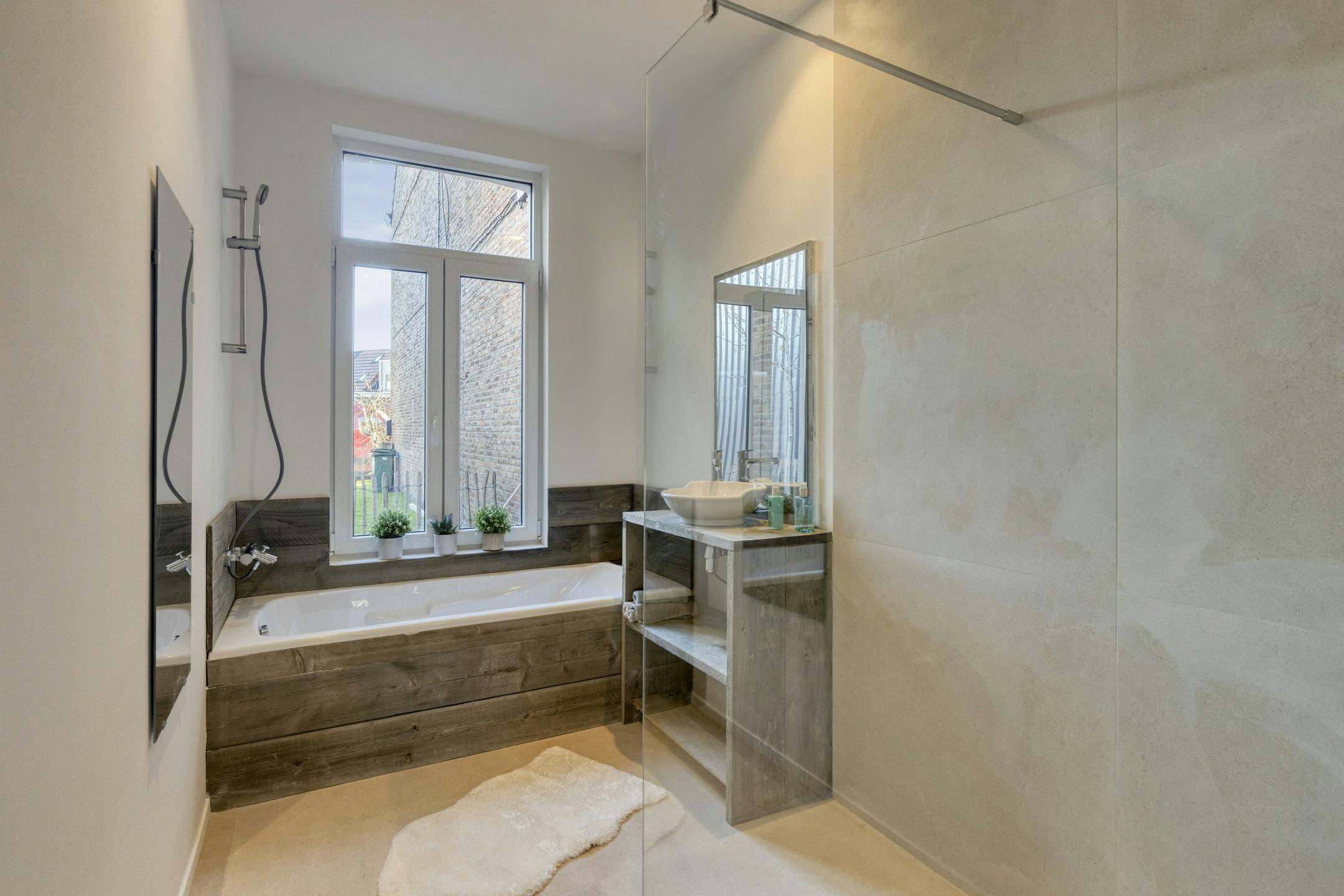 Instapklare woning met 3 slaapkamers te koop in centrum Oostakker foto 7