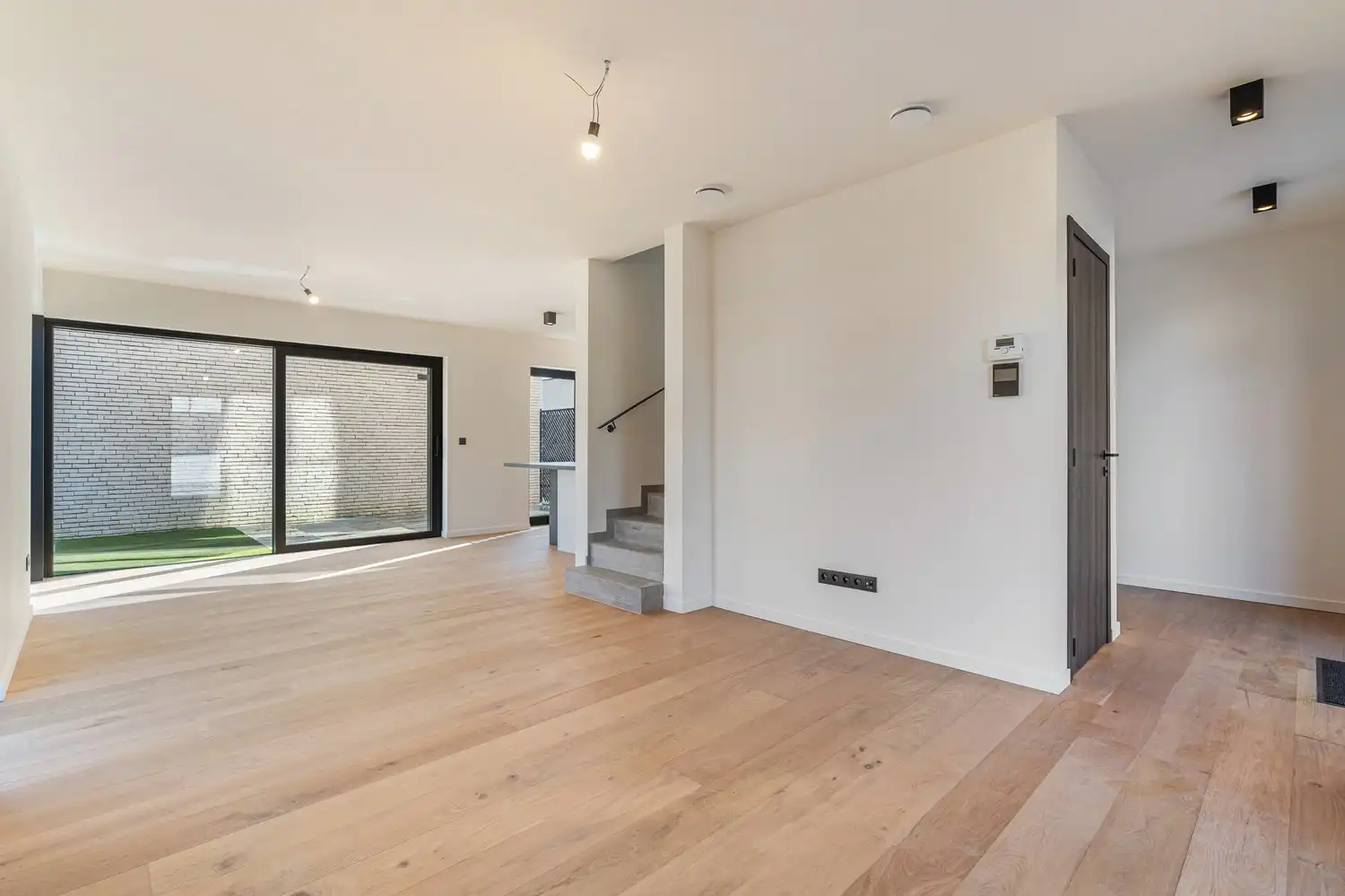 Instapklare nieuwbouw rijwoning met 3 slaapkamers en zonnig terras in het centrum van Borgloon foto 4