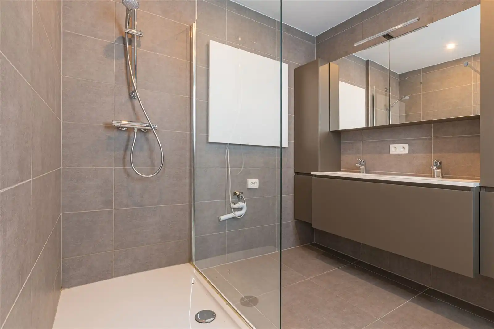 Opbrengstenwoning en handelsruimte foto 11