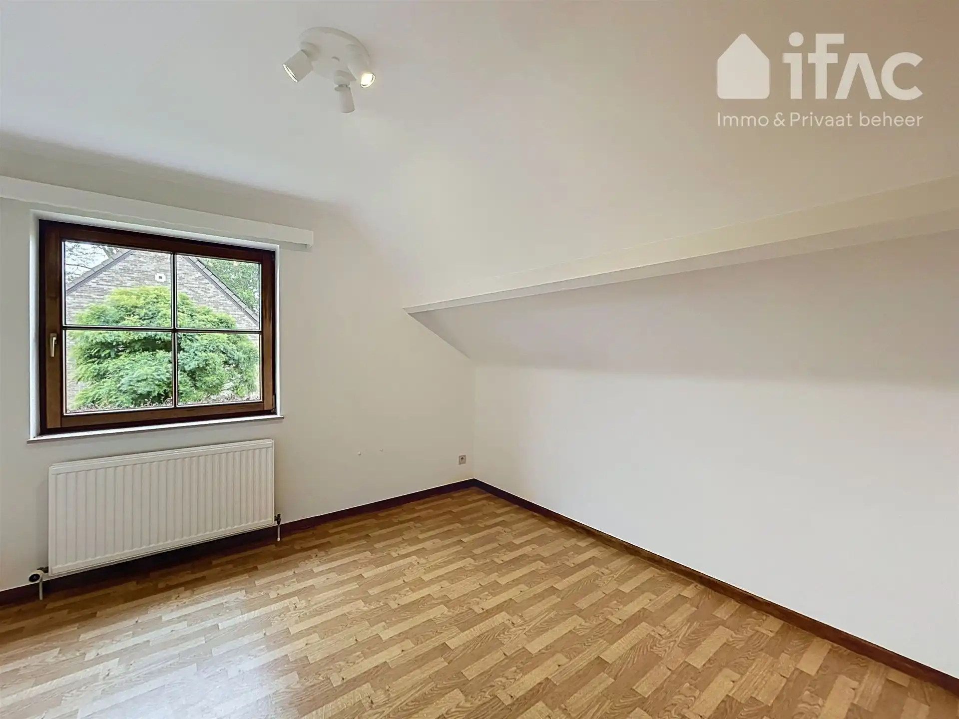 Ruime en gerenoveerde 5-Slaapkamer Villa met Tuin  foto 23