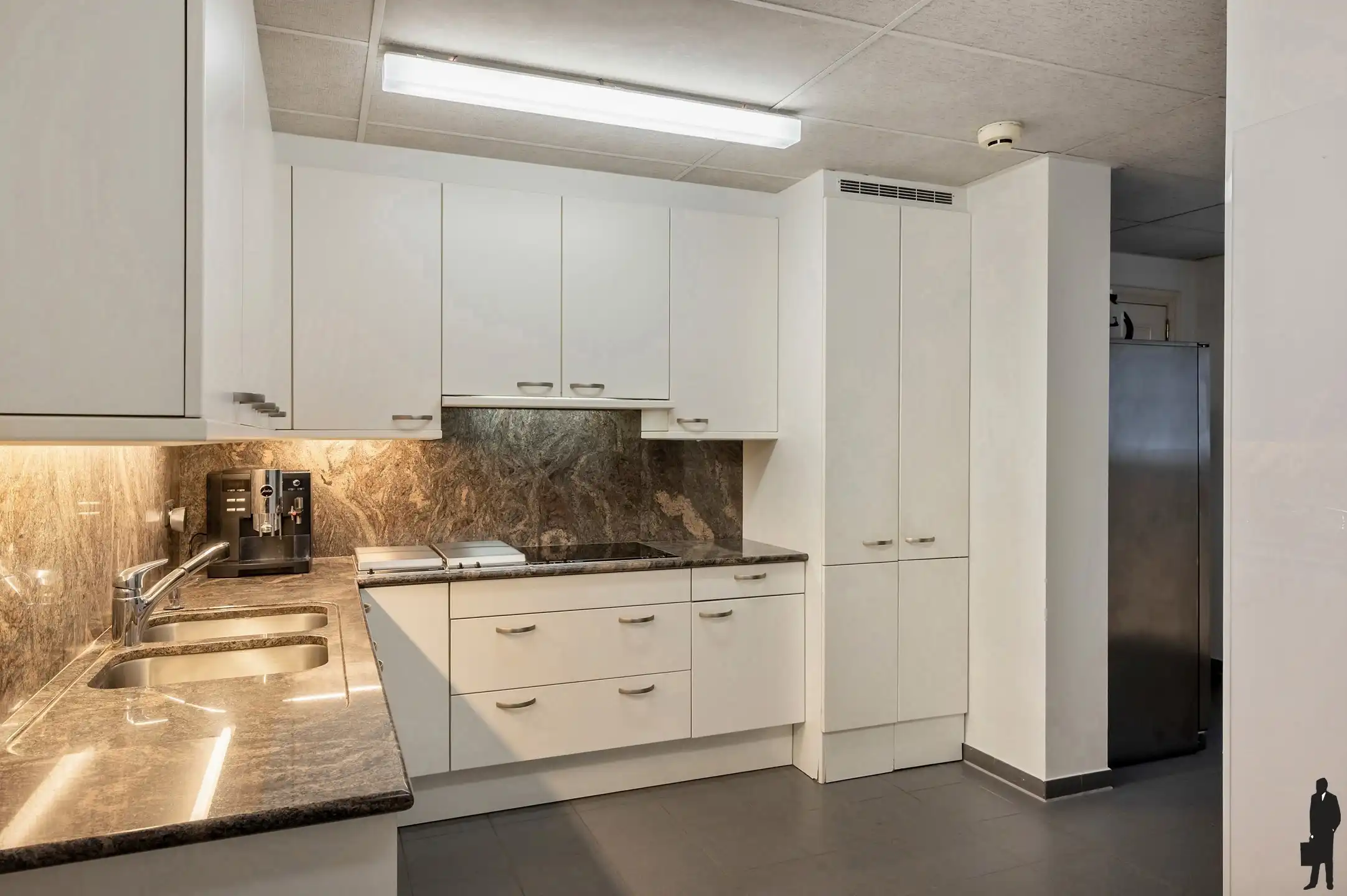 Op absolute toplocatie gelegen villa! foto 11