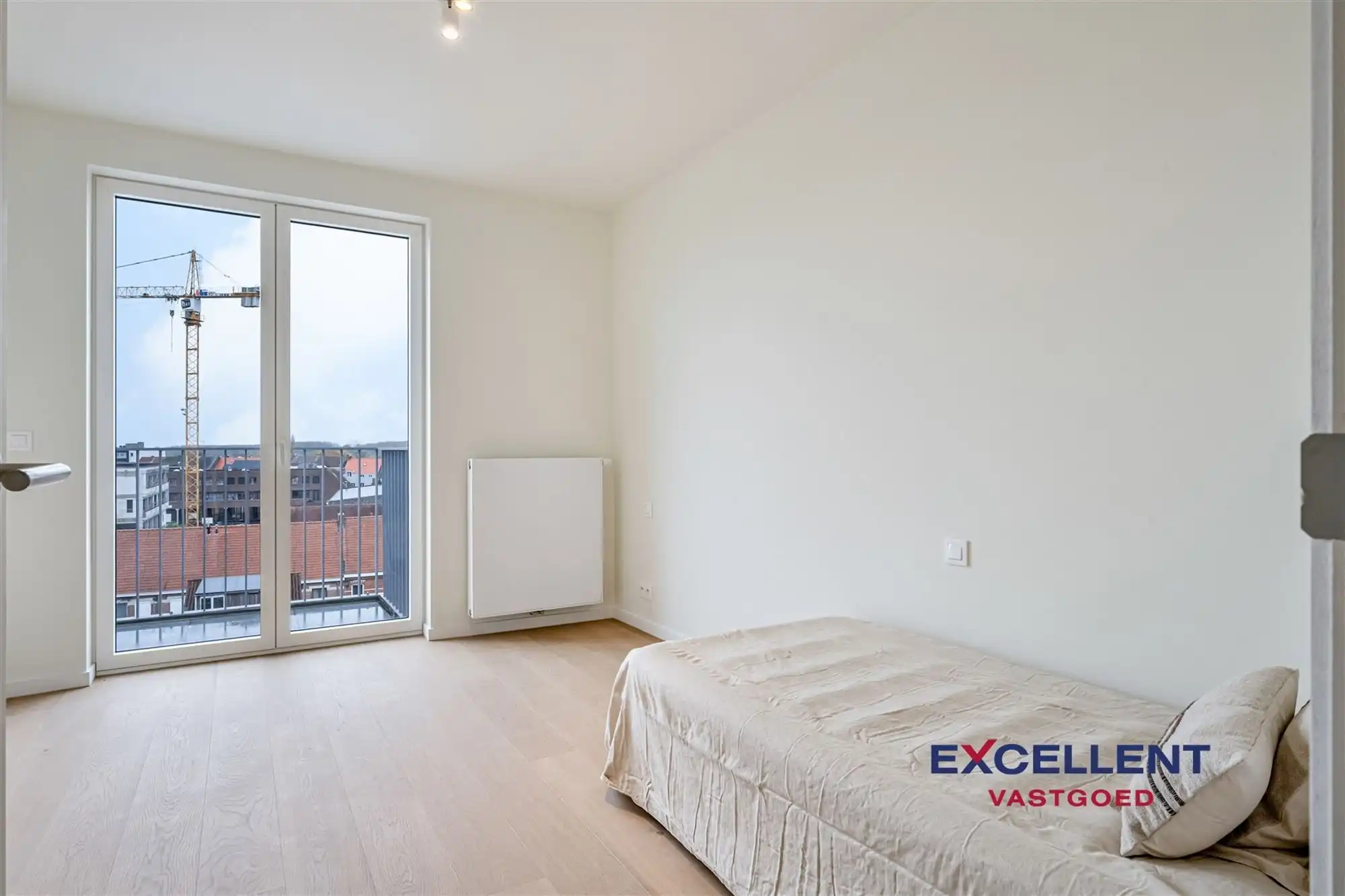 Volledig gerenoveerd 2-slaapkamer appartement centrum Deinze te huur foto 8