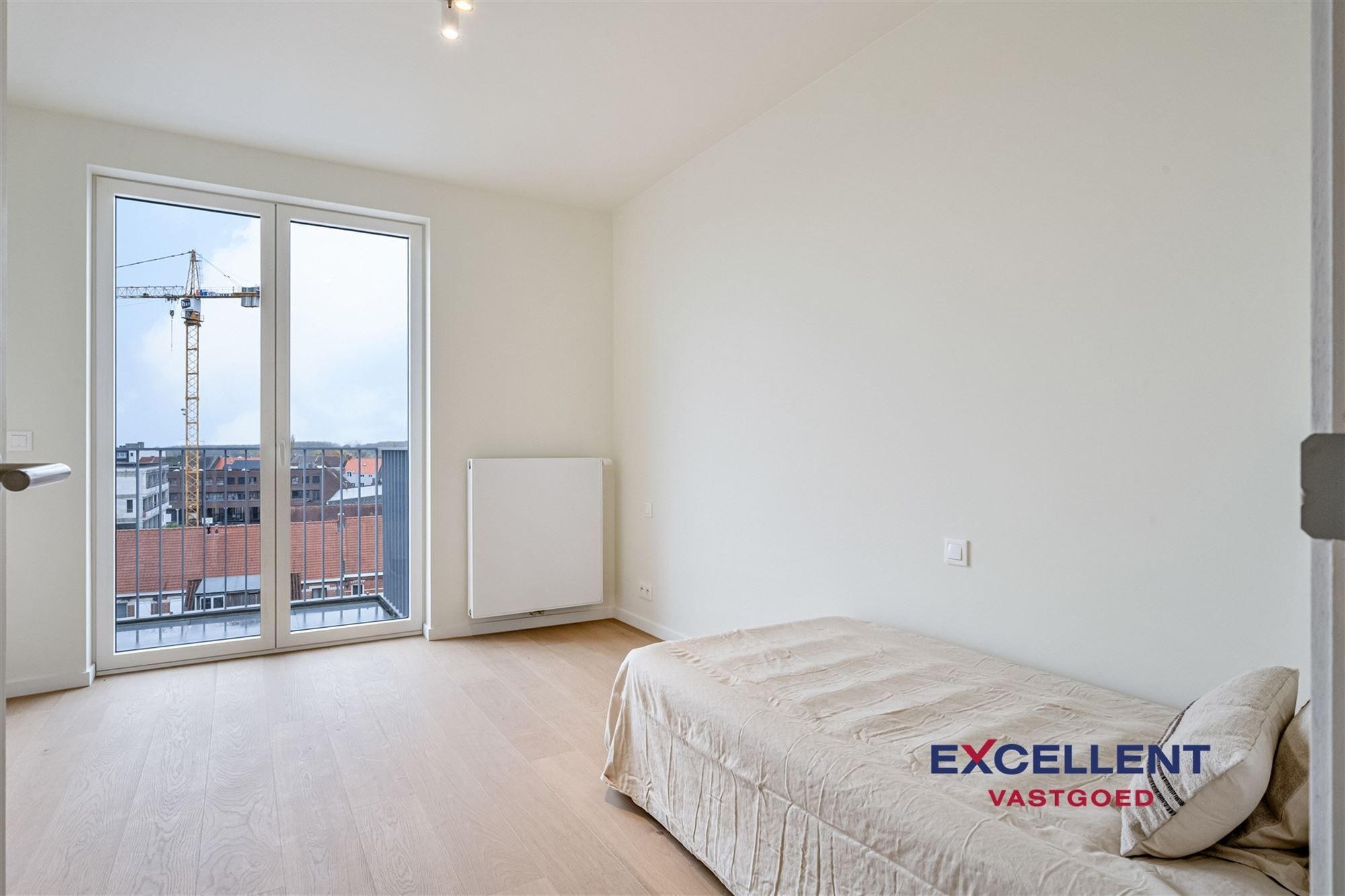 Volledig gerenoveerd 2-slaapkamer appartement centrum Deinze te huur foto 8