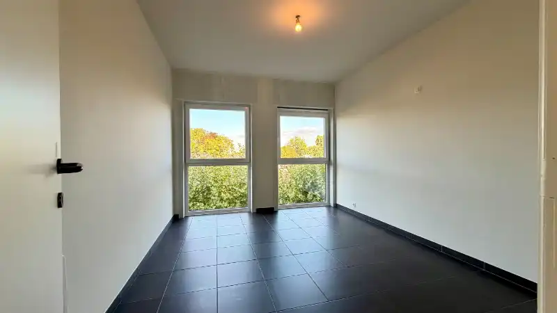 Lichtrijk hoekappartement met 2 slaapkamers en ondergrondse parkeerplaats foto 6