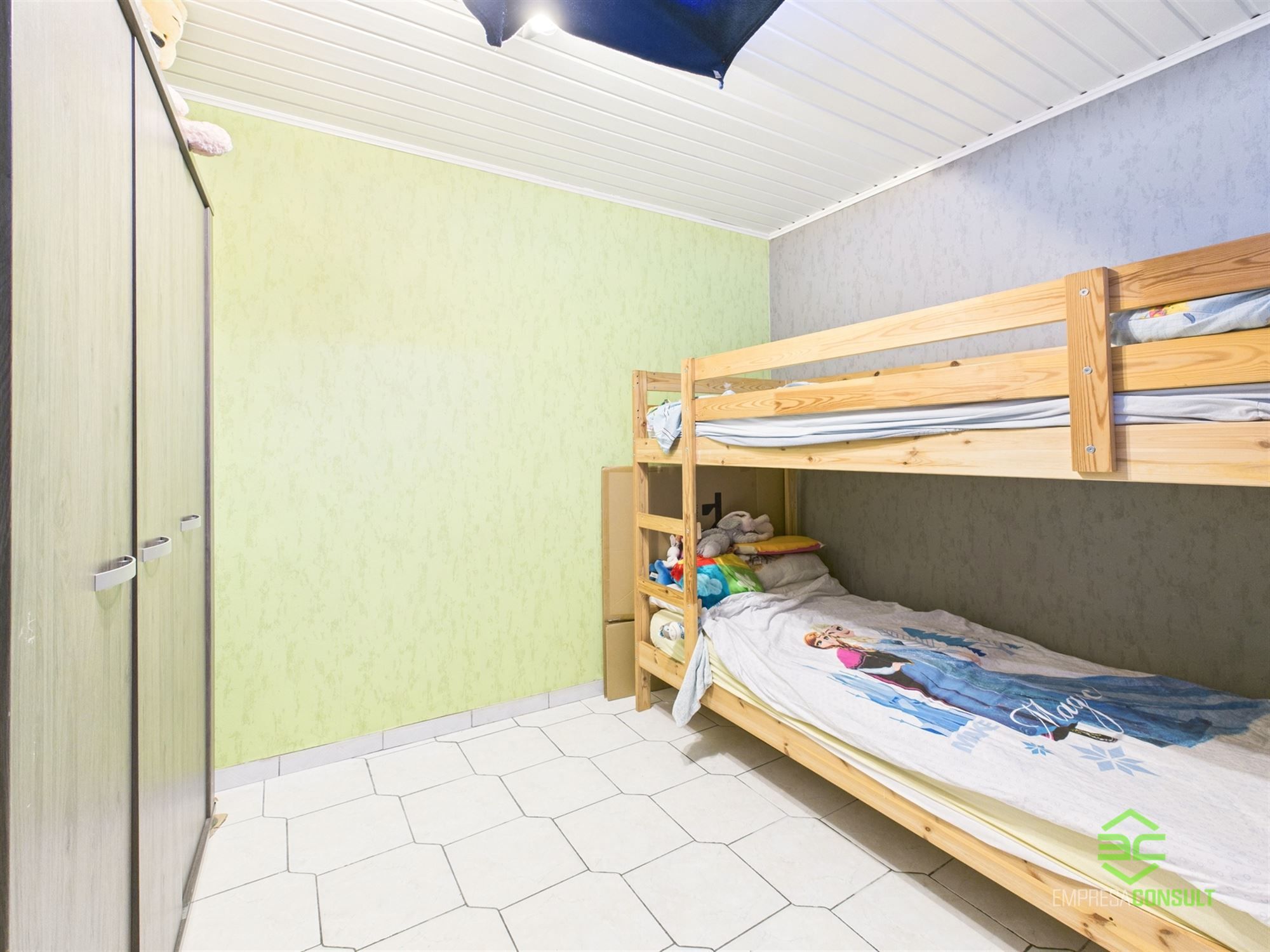 Ruime gelijkvloerse woning met 2 slpk en grote garage! foto 11