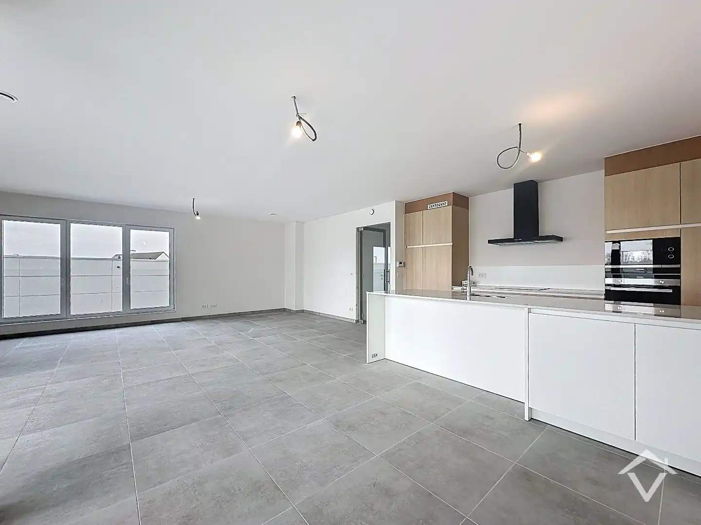 Wonen nabij jachthaven en zee - ruim appartement met terras en drie slaapkamers foto 4
