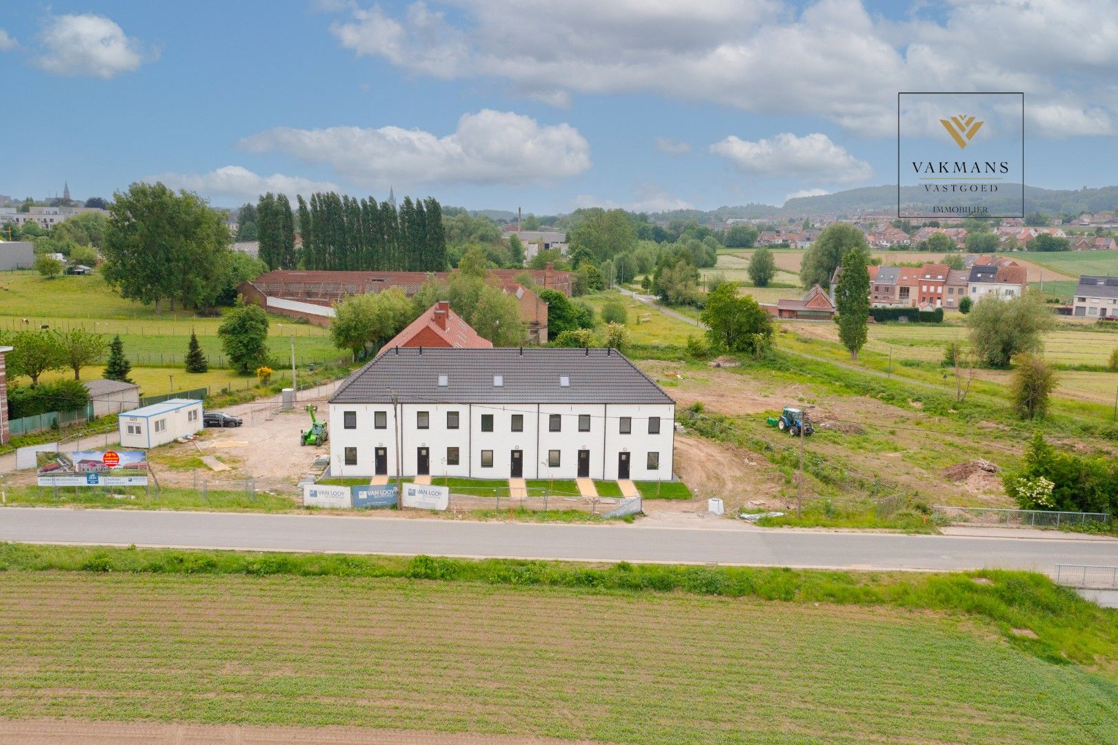 Een landelijke nieuwbouwwoning met zichten op de heuvels foto 15