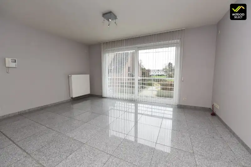 Te huur: Appartement met 2 ruime slaapkamer, parkeerplaats en garage foto 3